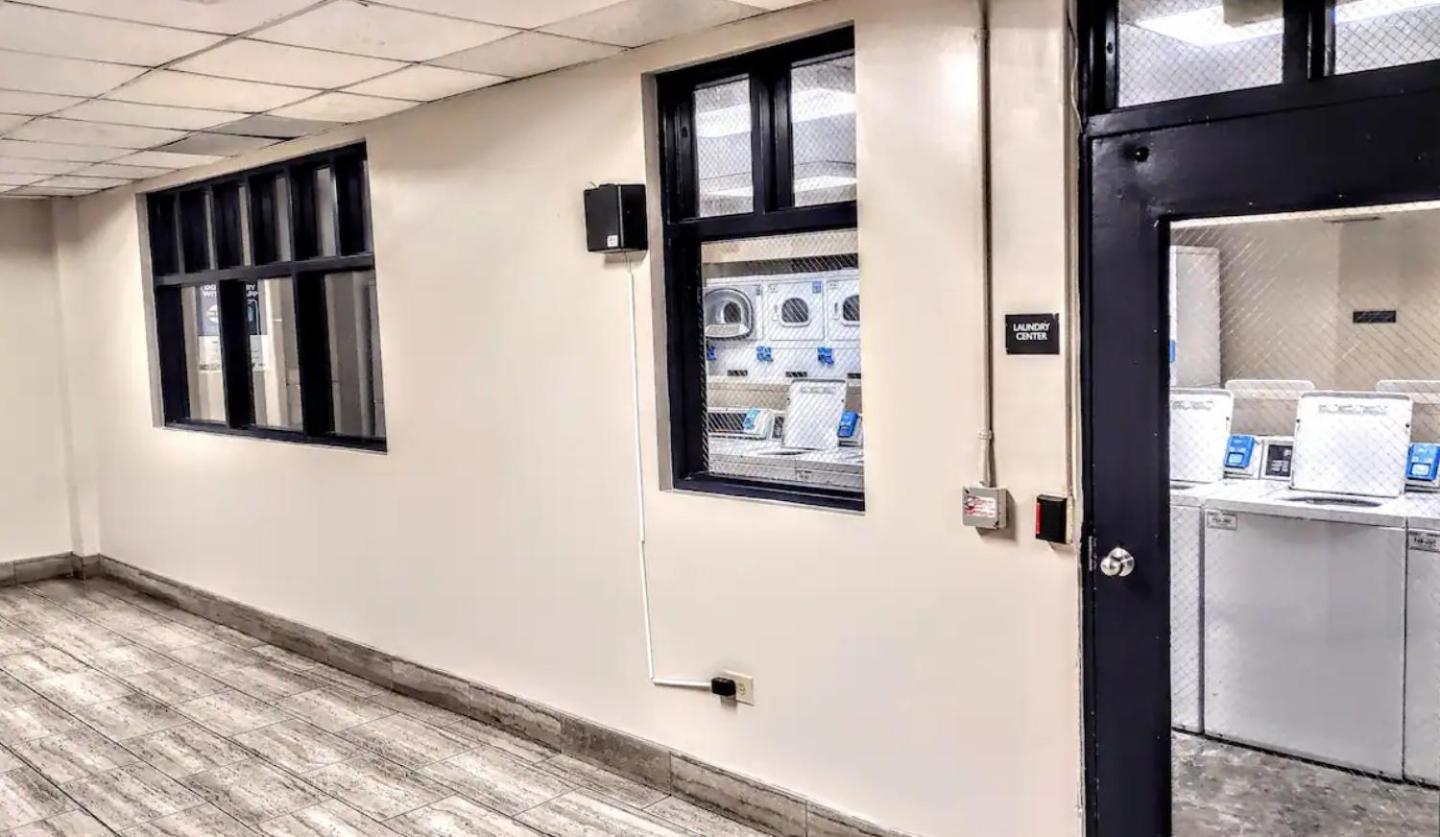 Corner Overlooking Fox, Walkable, Park Free